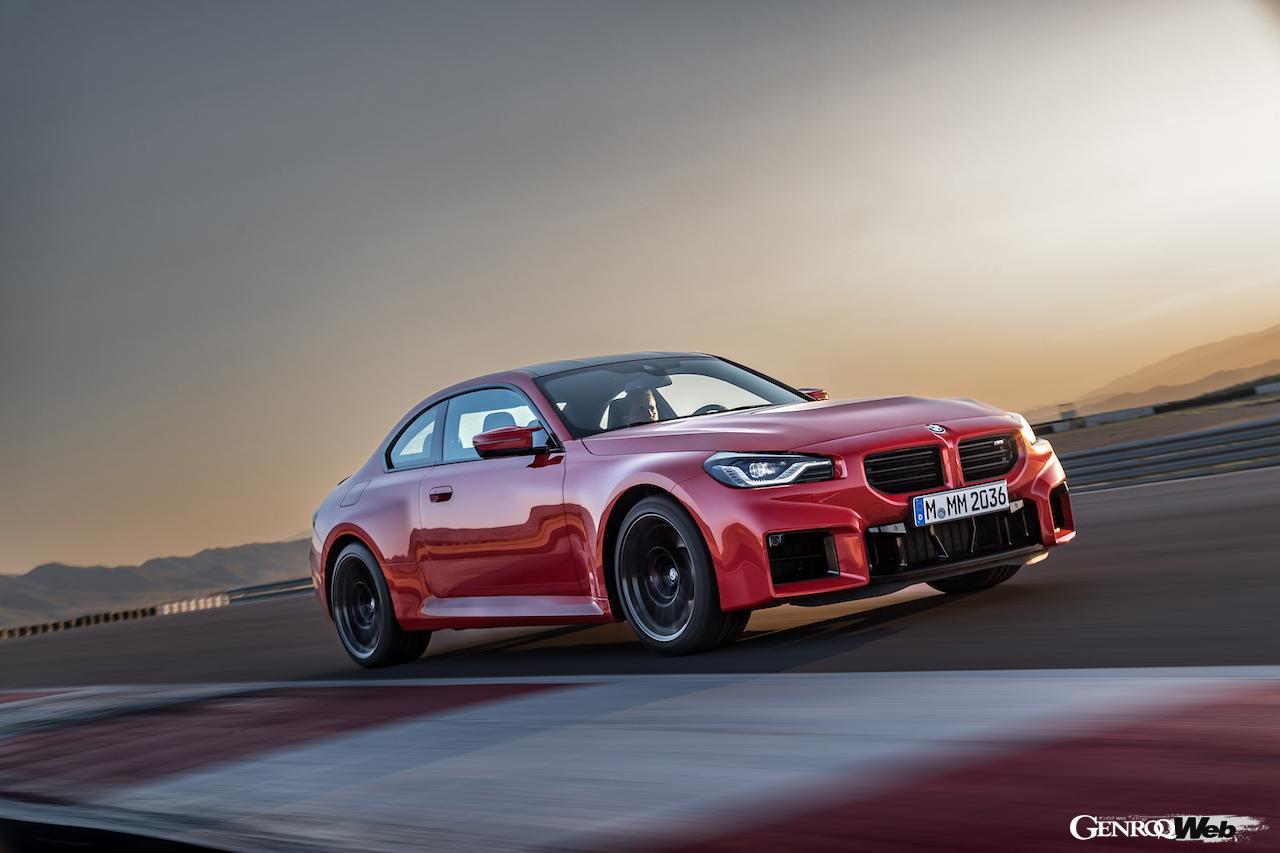 2代目に進化した、新型BMW M2の走行シーン。
