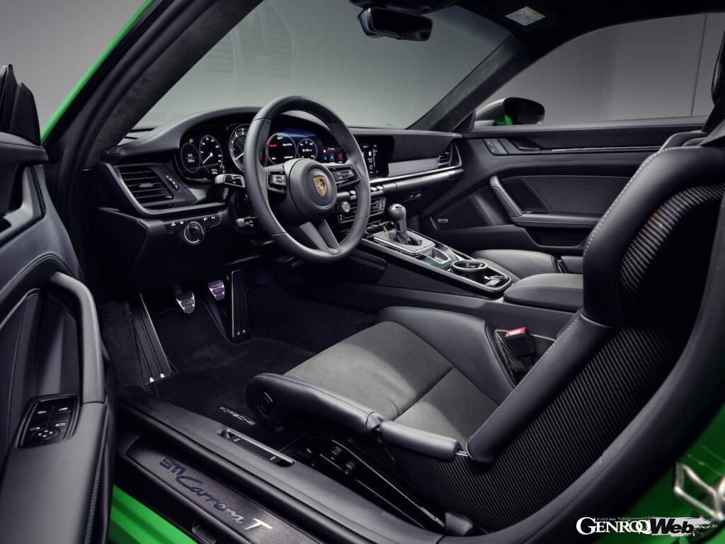 シリーズ随一のライトウエイト仕様「ポルシェ 911カレラT」のインテリア。