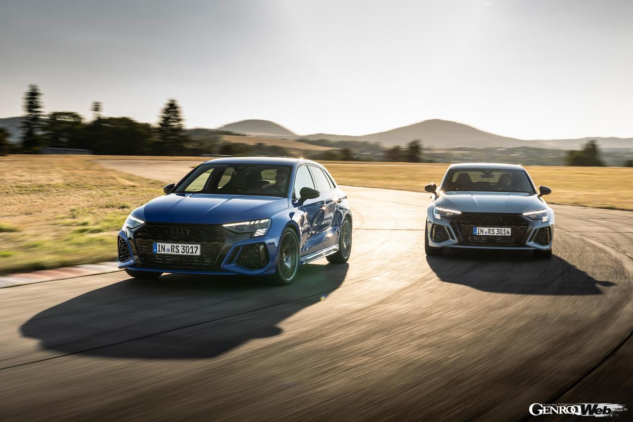 最高速300km/を実現したアウディ RS 3 スポーツバック パフォーマンスエディションと、アウディ RS 3 セダン パフォーマンスエディション。