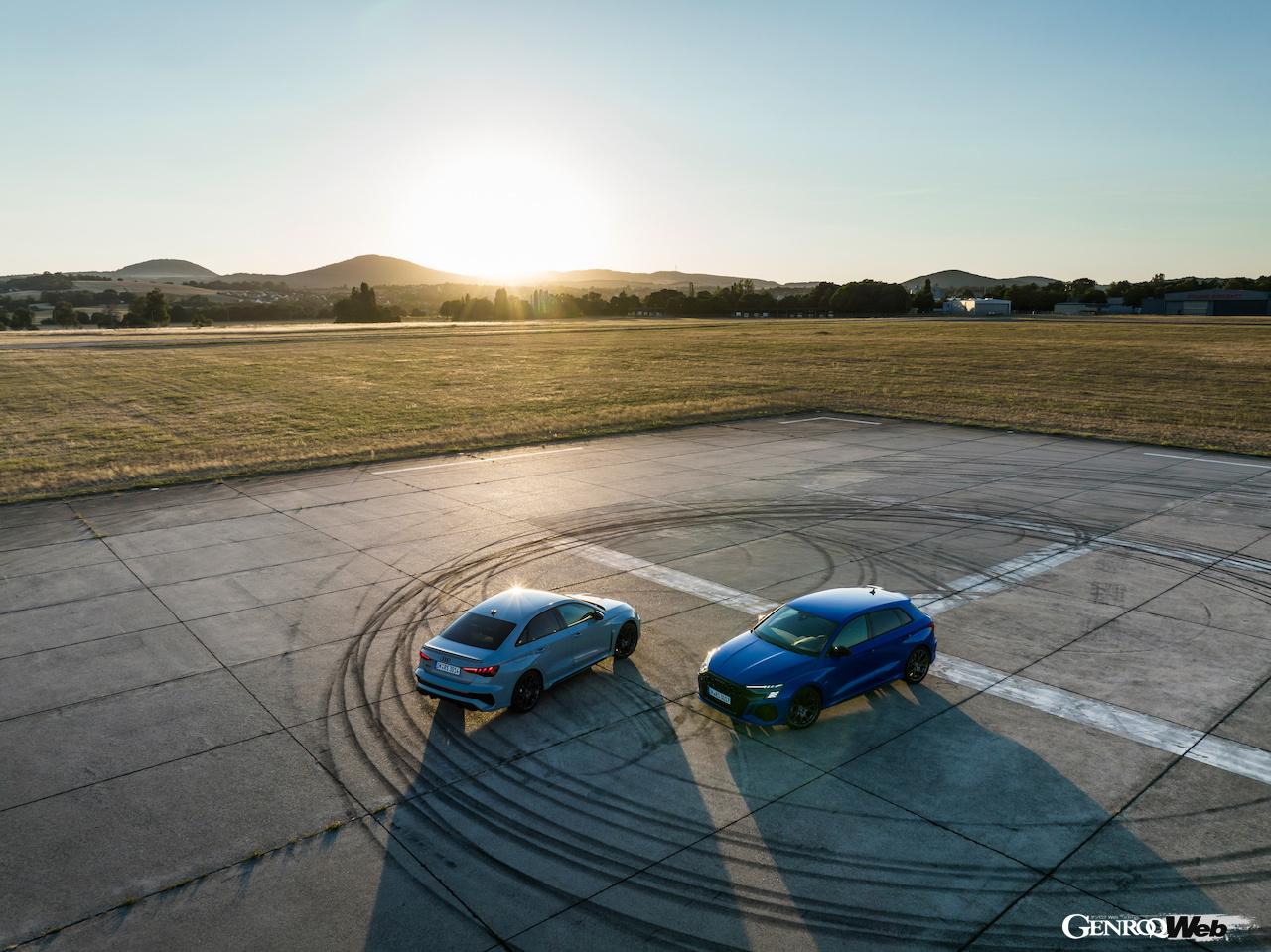 最高速300km/を実現した、アウディ RS 3 スポーツバック パフォーマンスエディションと、アウディ RS 3 セダン パフォーマンスエディション。