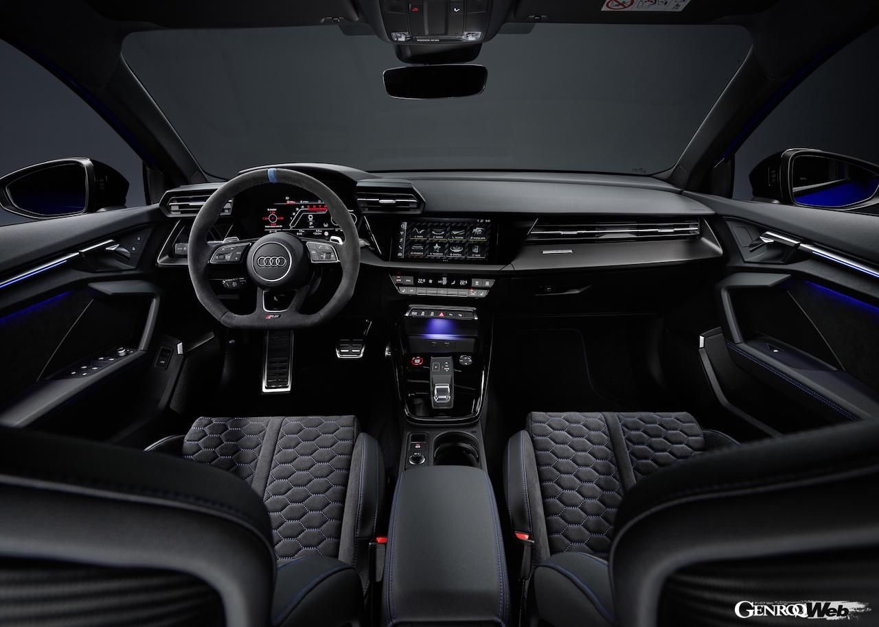 アウディ RS 3 スポーツバック パフォーマンスエディションのインテリア。