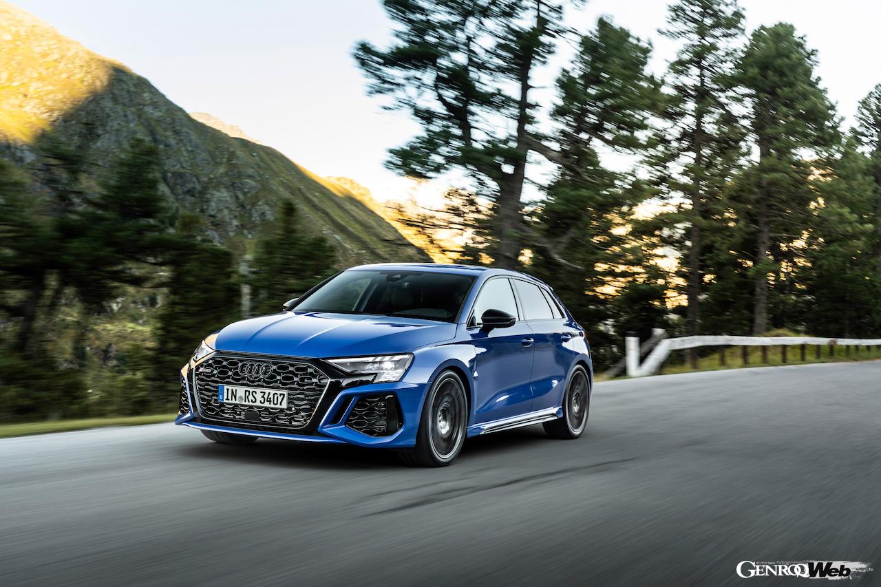 アウディ RS 3 スポーツバック パフォーマンスエディションの走行シーン。