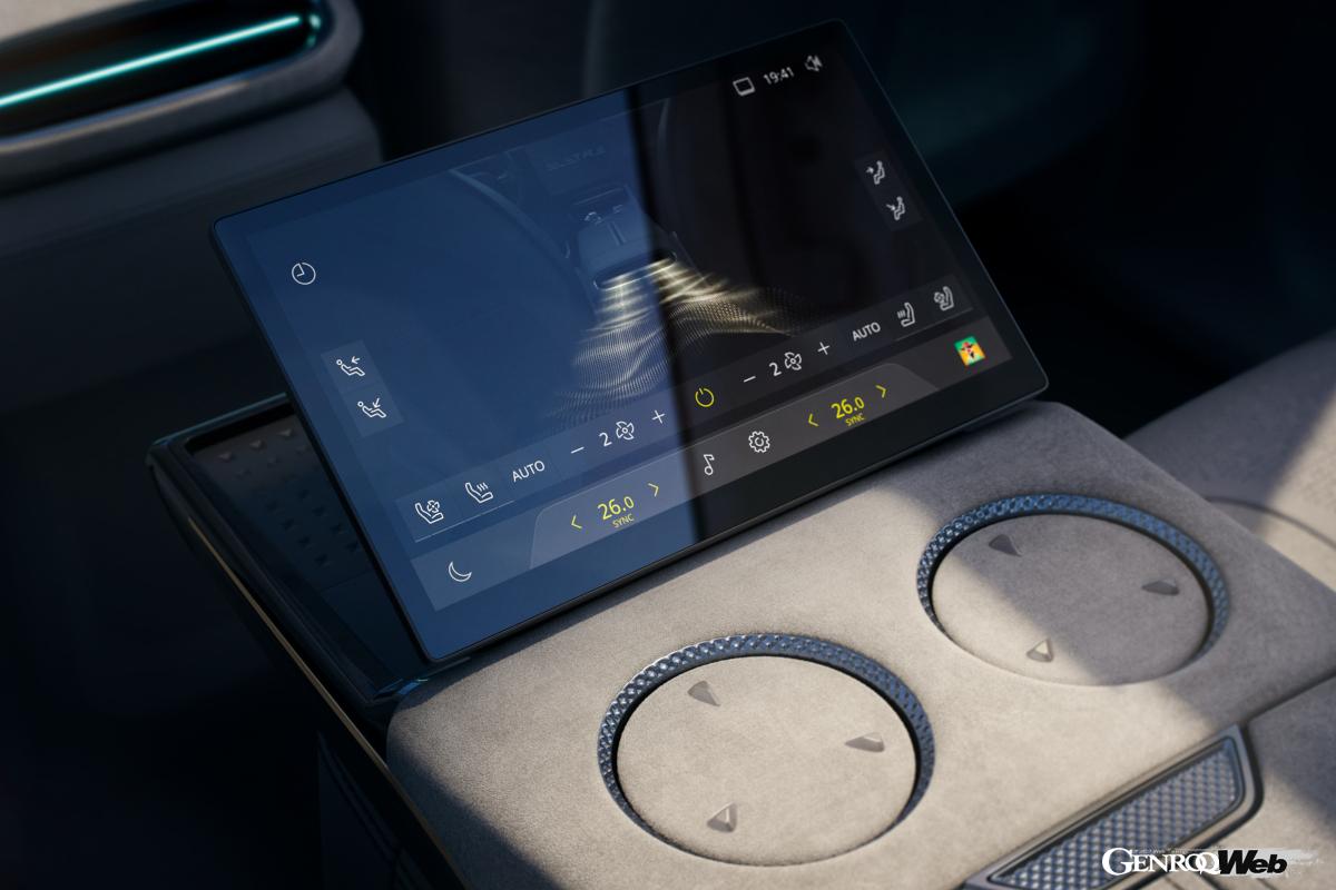 電動で調整可能な12ウェイのフロントシート、4ゾーンの自動空調、量産車では世界初の自動運転技術をサポートするLIDAR技術を標準装備。