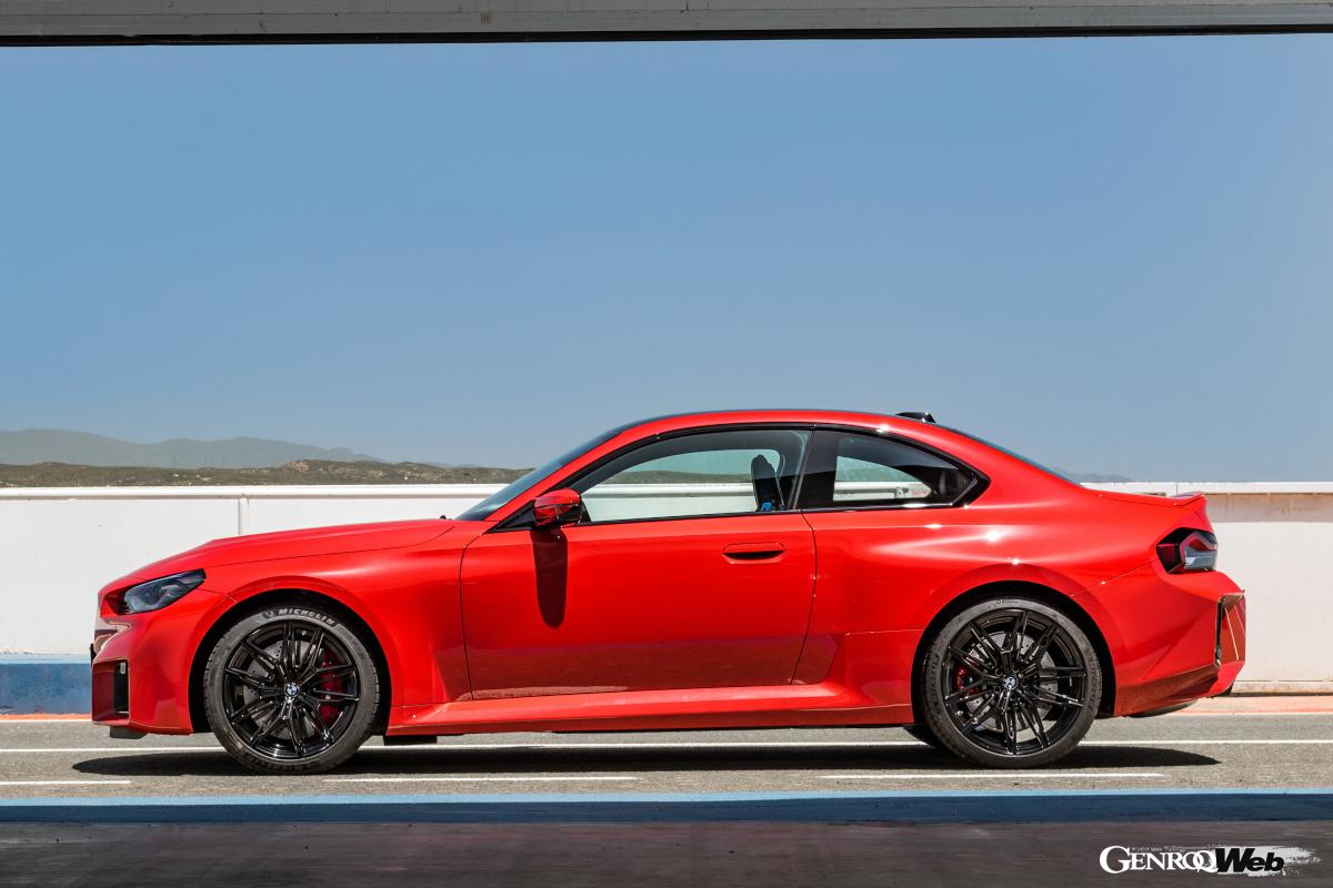 全幅や全高はほとんど変わらないが、全長が225mm、ホイールベースが108mmもM4の方が長い。運動性能や取り回しも別物となるだろう。