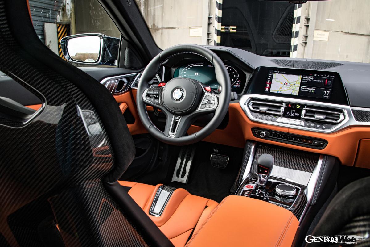 室内はM2の方が最新世代デザインとなる。全幅や全高はほとんど変わらないが、全長で225mm、ホイールベースで108mmもM4の方が長い。運動性能や取り回しも別物となるだろう。