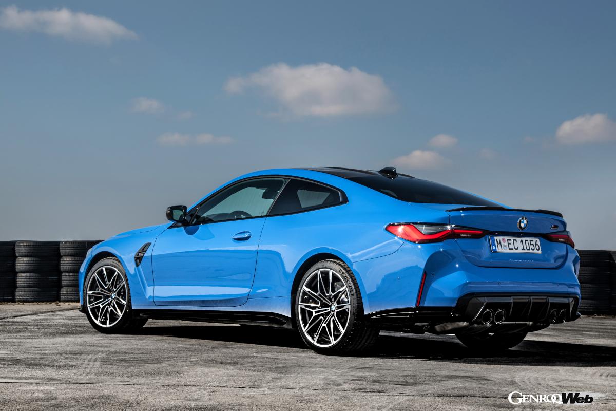 ボリューム感のあるM2のリヤスタイリング。トレッドは新型M2がフロント1617mm／リヤ1605mmなのに対し、M4がフロント1615mm／リヤ1605mmとほぼ同じ。