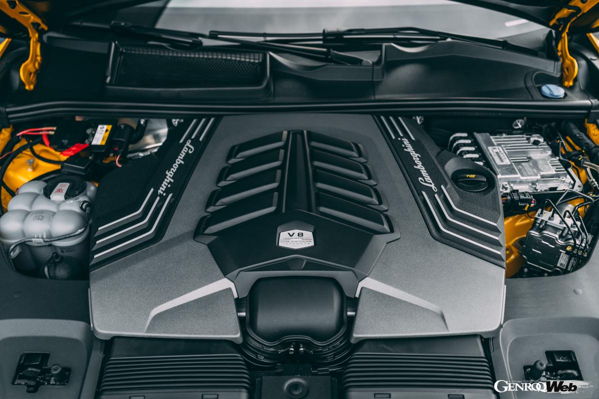 4.0リッターV8ツインターボは16PSアップの666PSを発揮。トルクは変わらずの850Nmだ。ウルスSとウルス ペルフォルマンテでエンジンの違いはない。