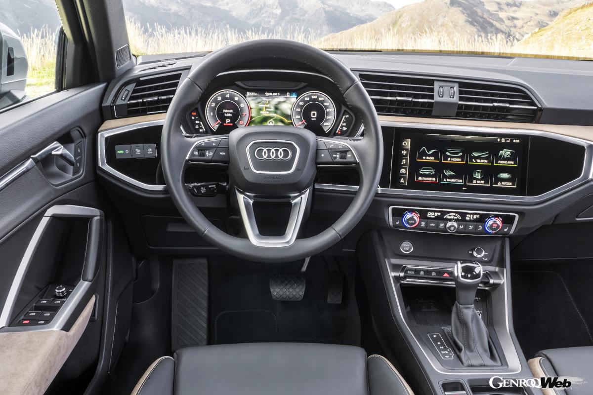 輸入コンパクトSUVの成功者であるアウディQ3。先進的なコクピットは物理スイッチを随所に残して手堅くもある。