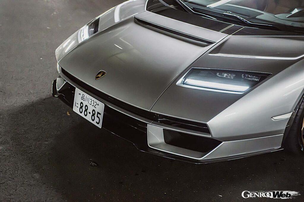 カウンタック登場50周年である2021年に突如発表された新型カウンタック。シアンをベースに、伝説のフォルムやディテールを実にうまく再現している。大きなウイング等は持たないが、リヤ後端のパネルは必要に応じてせり上がってダウンフォースを生み出す。世界限定112台で、今のところロードスターはない。
