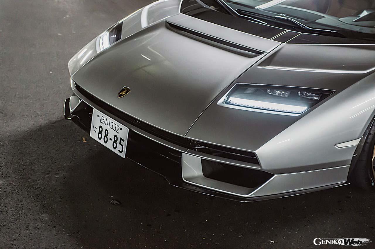 カウンタック登場50周年である2021年に突如発表された新型カウンタック。シアンをベースに、伝説のフォルムやディテールを実にうまく再現している。大きなウイング等は持たないが、リヤ後端のパネルは必要に応じてせり上がってダウンフォースを生み出す。世界限定112台で、今のところロードスターはない。