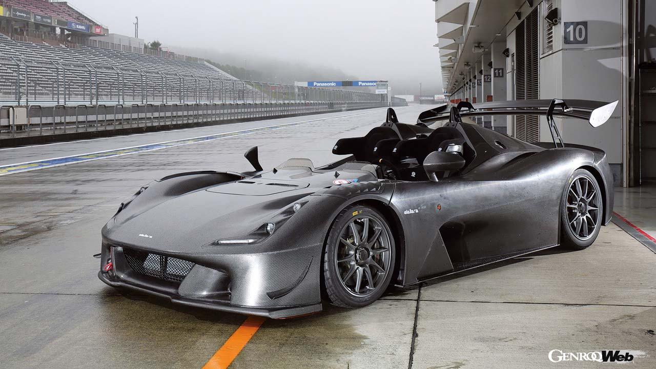 あいにくのウエットコンディションでも良好なグリップを発揮したピレリ製ウエットセミスリックタイヤ。サイズはフロント200/600-17、リヤ245/645-18。