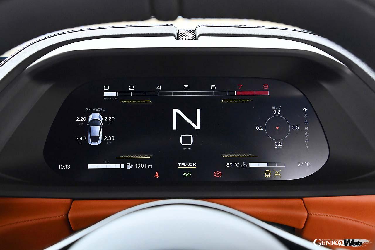 上からトラック、スポーツ、ツアーのメーター表示。このデジタルメーターだけでも現代的な最新ロータスになったと感動してしまう。