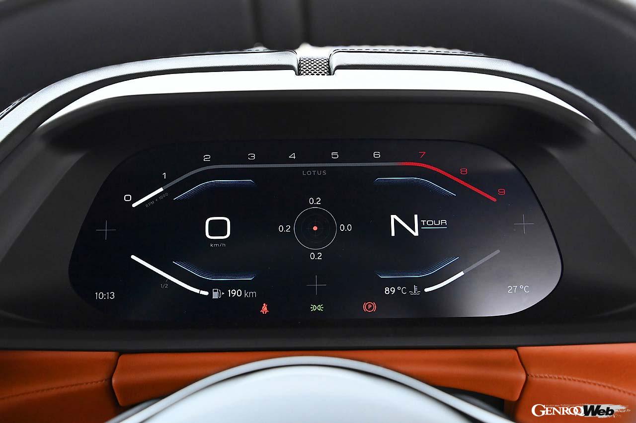 上からトラック、スポーツ、ツアーのメーター表示。このデジタルメーターだけでも現代的な最新ロータスになったと感動してしまう。