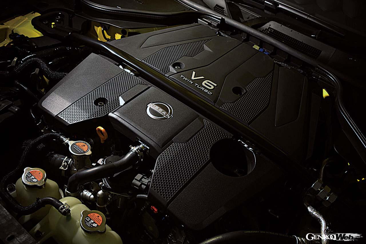 高回転の伸びの良さにこだわったVR30DDTT型3.0リッターV6ツインターボエンジンを搭載する。