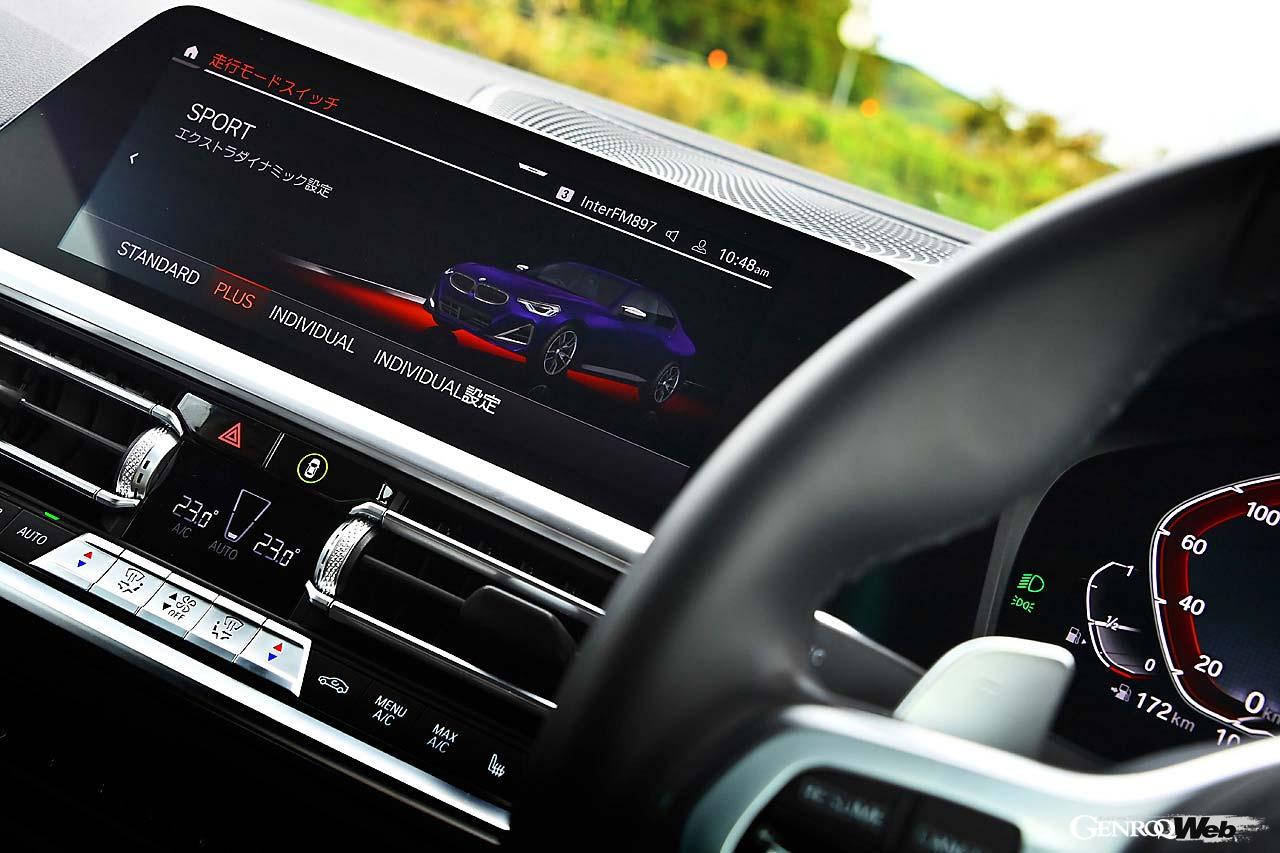 高解像度の10.25インチ・タッチパネル式ディスプレイと12.3インチディスプレイで構成される最新のインフォテインメントシステムを採用する。