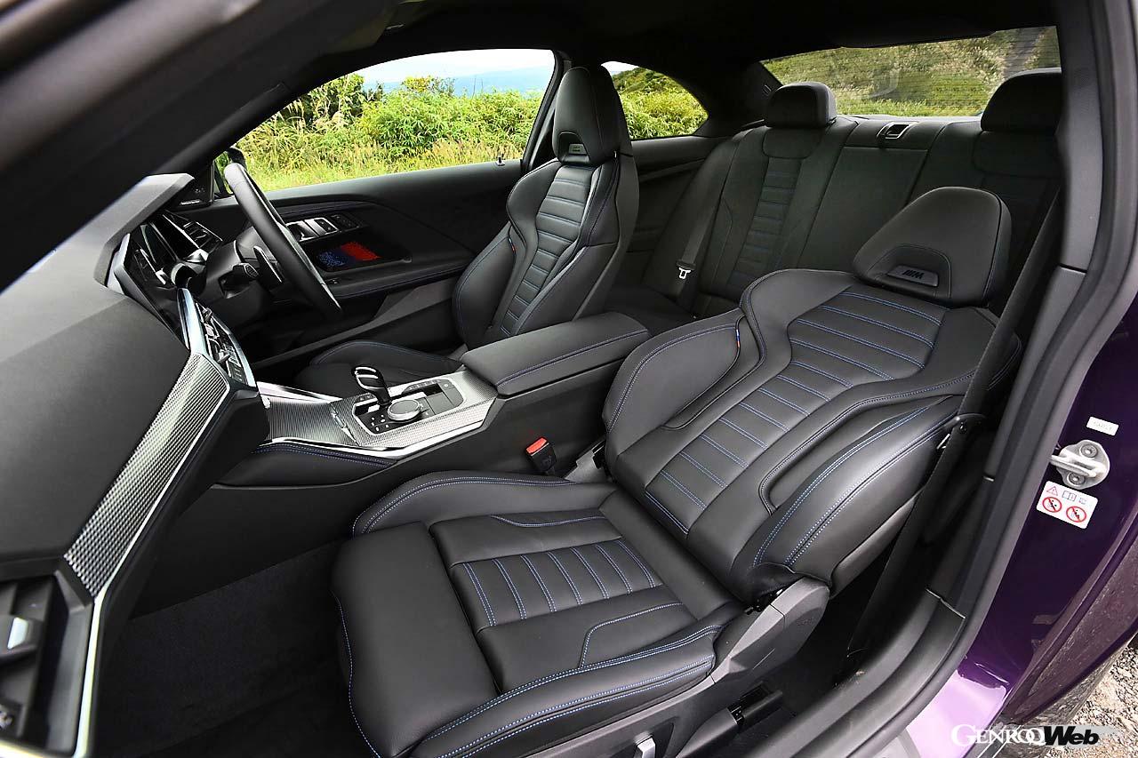 高解像度の10.25インチ・タッチパネル式ディスプレイと12.3インチディスプレイで構成される最新のインフォテインメントシステムを採用する。