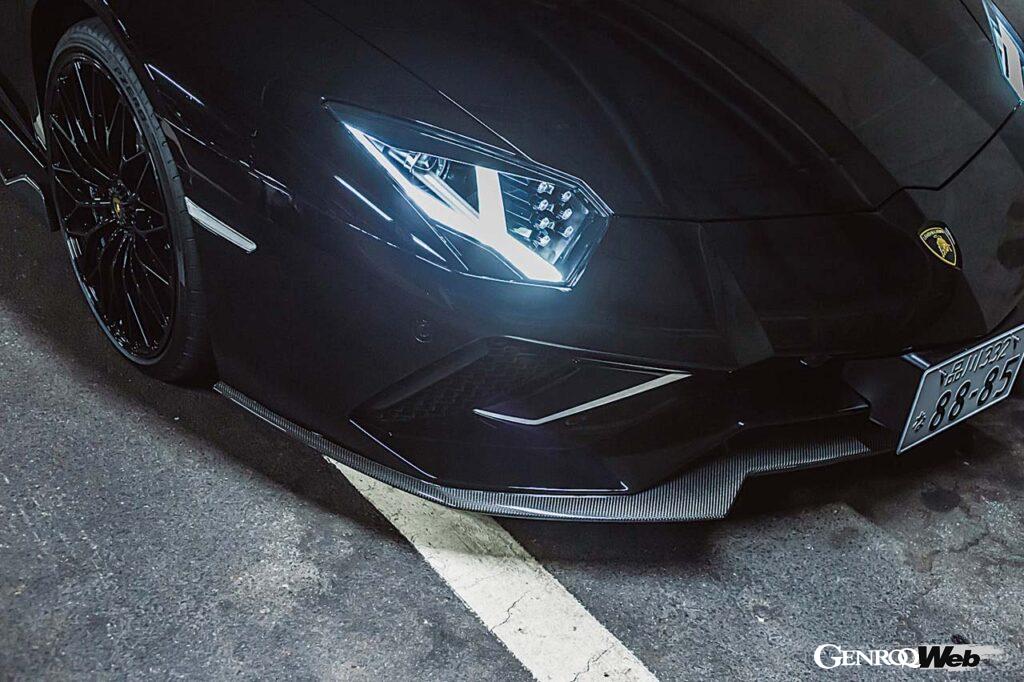 アヴェンタドールの最後を飾るモデルとして2021年に登場したウルティマエ。SVJを10PS上回る780PSはアヴェンタドール史上最強の数字であり、最高速度は355km/hを謳う。しかしSVJのような派手なエアロパーツは装着されず、アヴェンタドール本来のボディシルエットを楽しむことができる。クーペ350台、ロードスター250台が生産された。