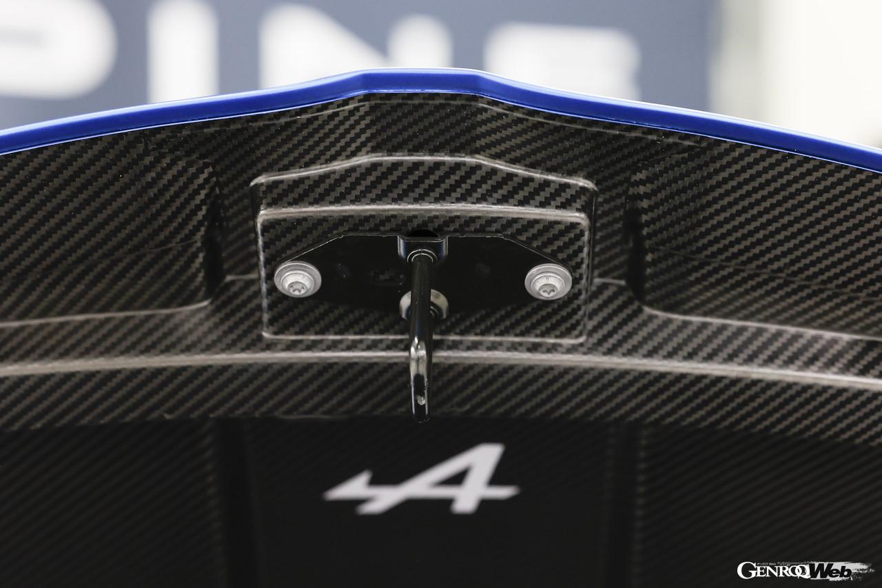 アルピーヌ A110 Rのカーボンボンネット