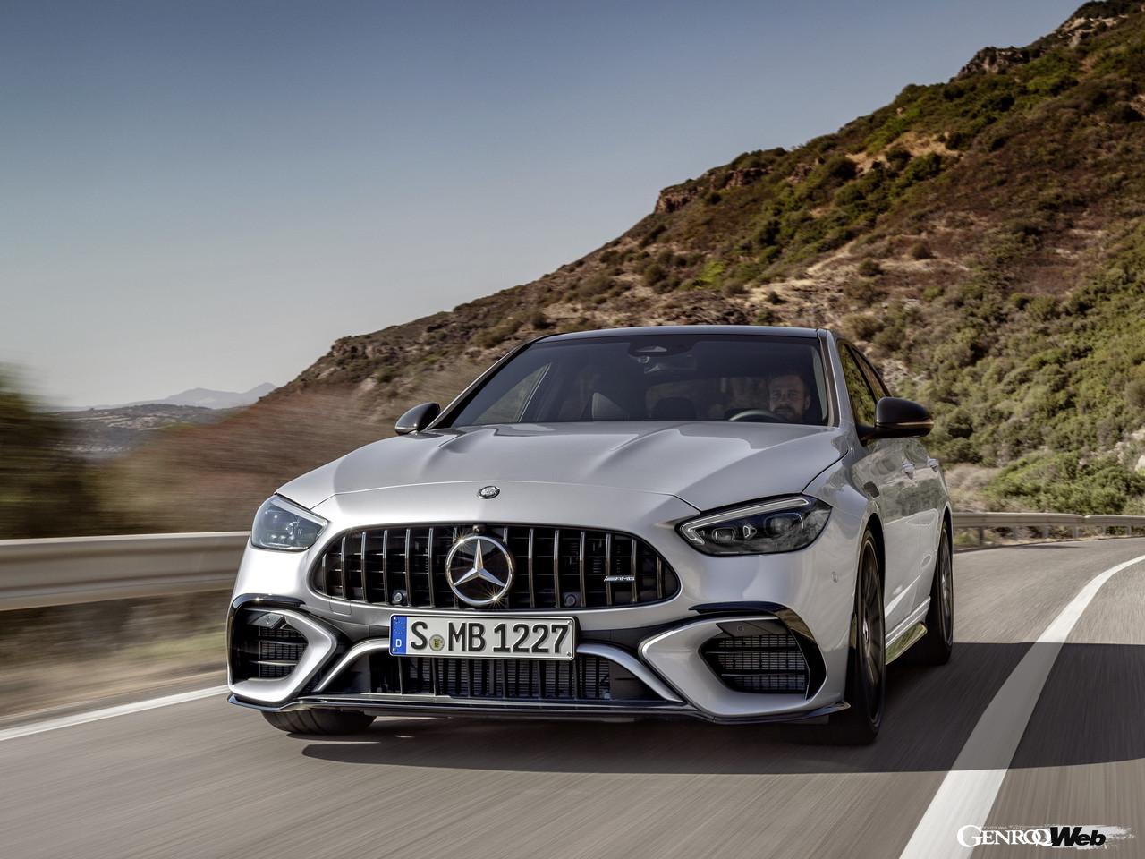 メルセデスAMG C 63 S E パフォーマンスの走行シーン