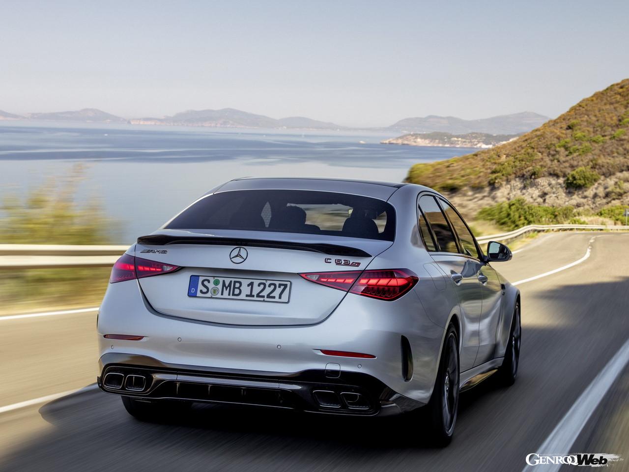 メルセデスAMG C 63 S E パフォーマンスの走行シーン