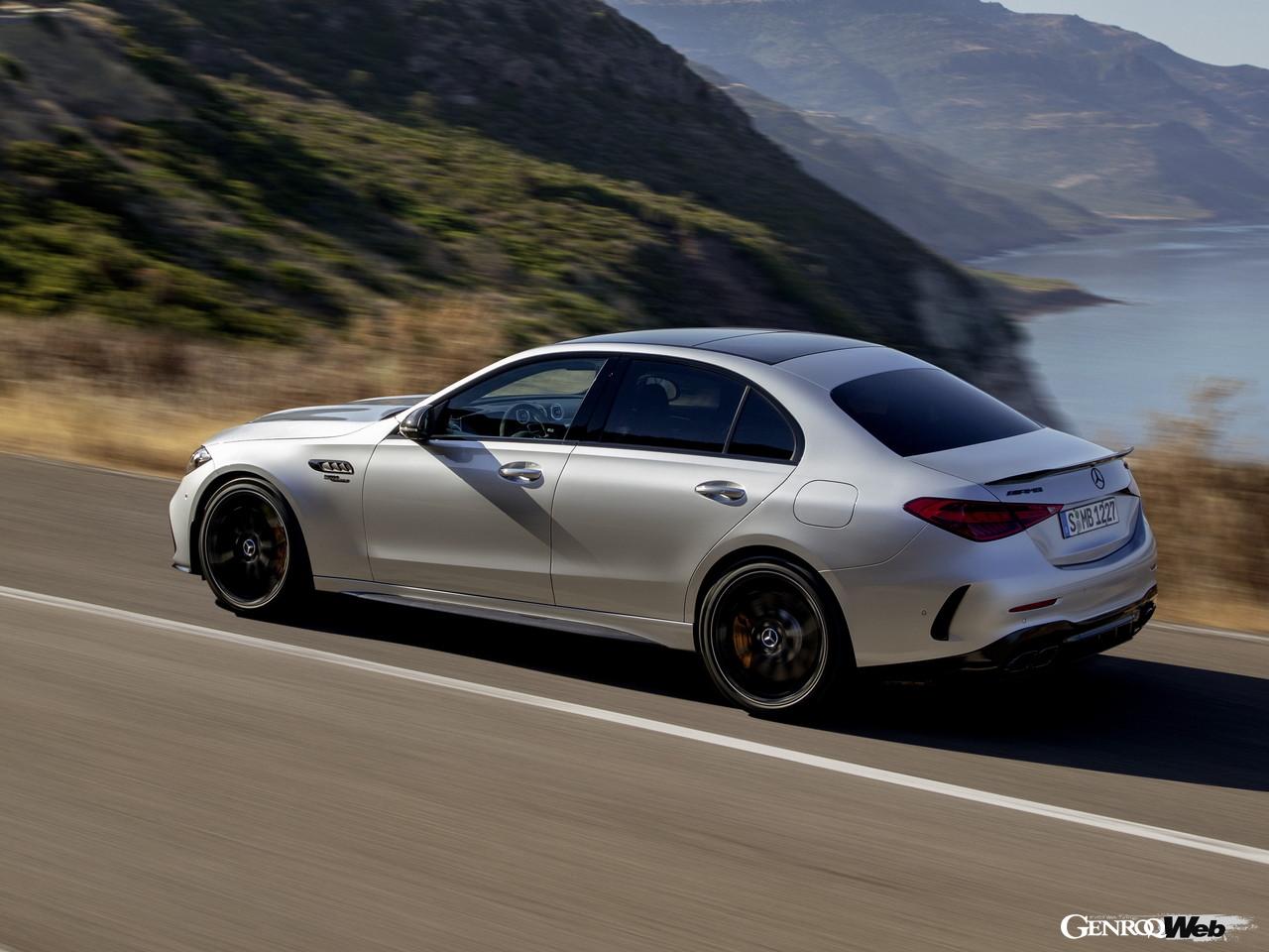 メルセデスAMG C 63 S E パフォーマンスの走行シーン