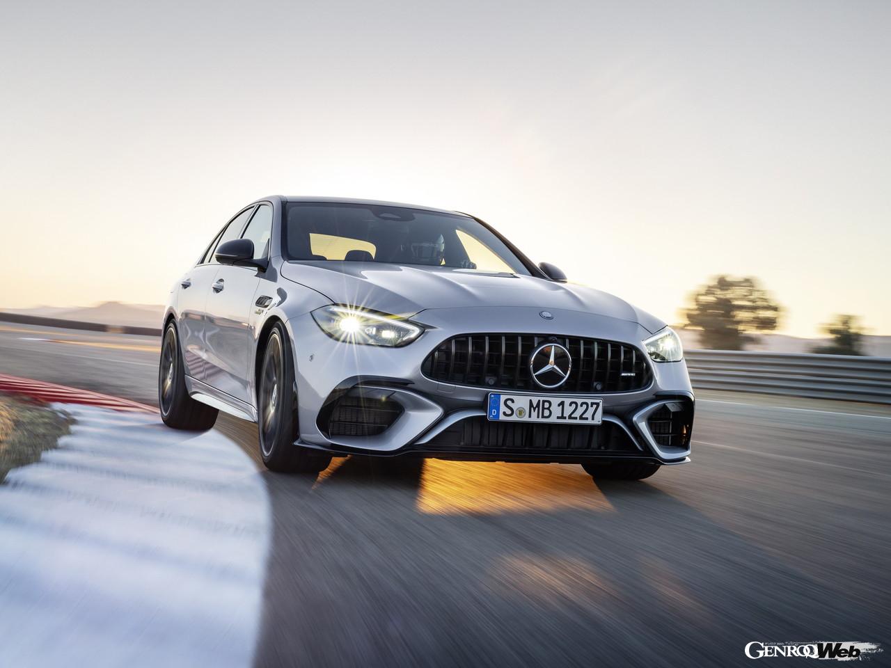 メルセデスAMG C 63 S E パフォーマンスの走行シーン