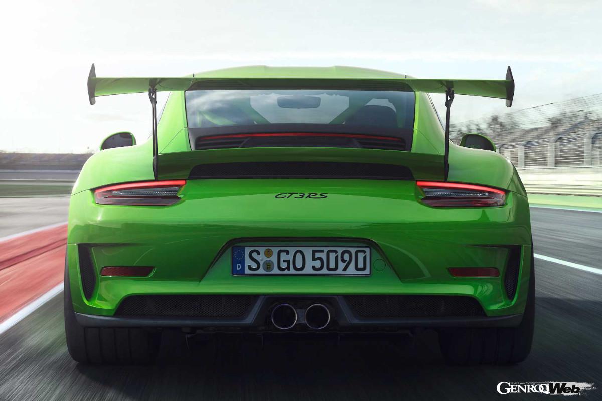 それまでの常識を覆すほどの性能を見せた991.2型911 GT3 RSだが最新レーサー並の空力デバイスを獲得した992型の性能は目を見張るものがある。