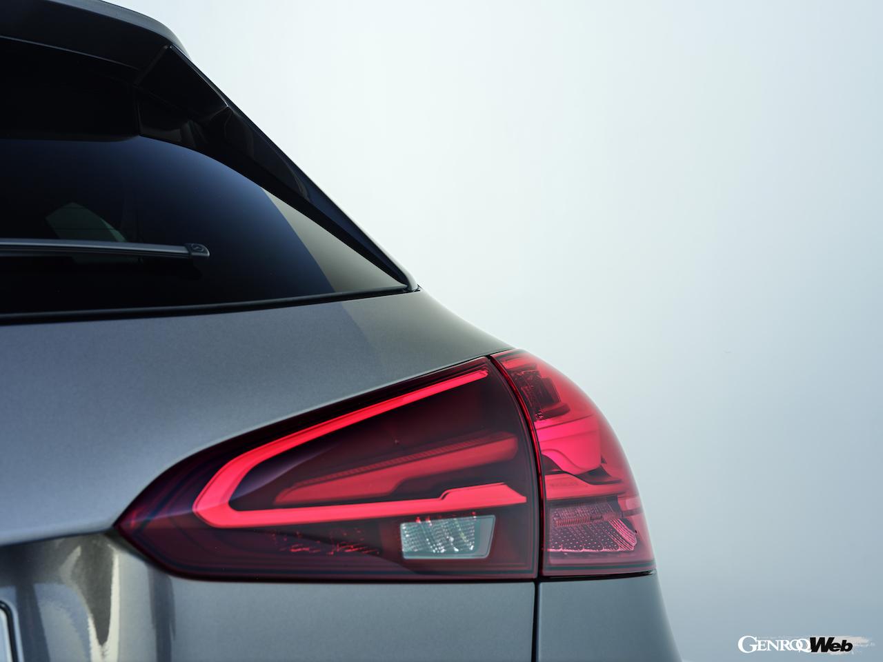 フェイスリフトを行った、メルセデス・ベンツ A 250 e ハッチバックのエクステリア。