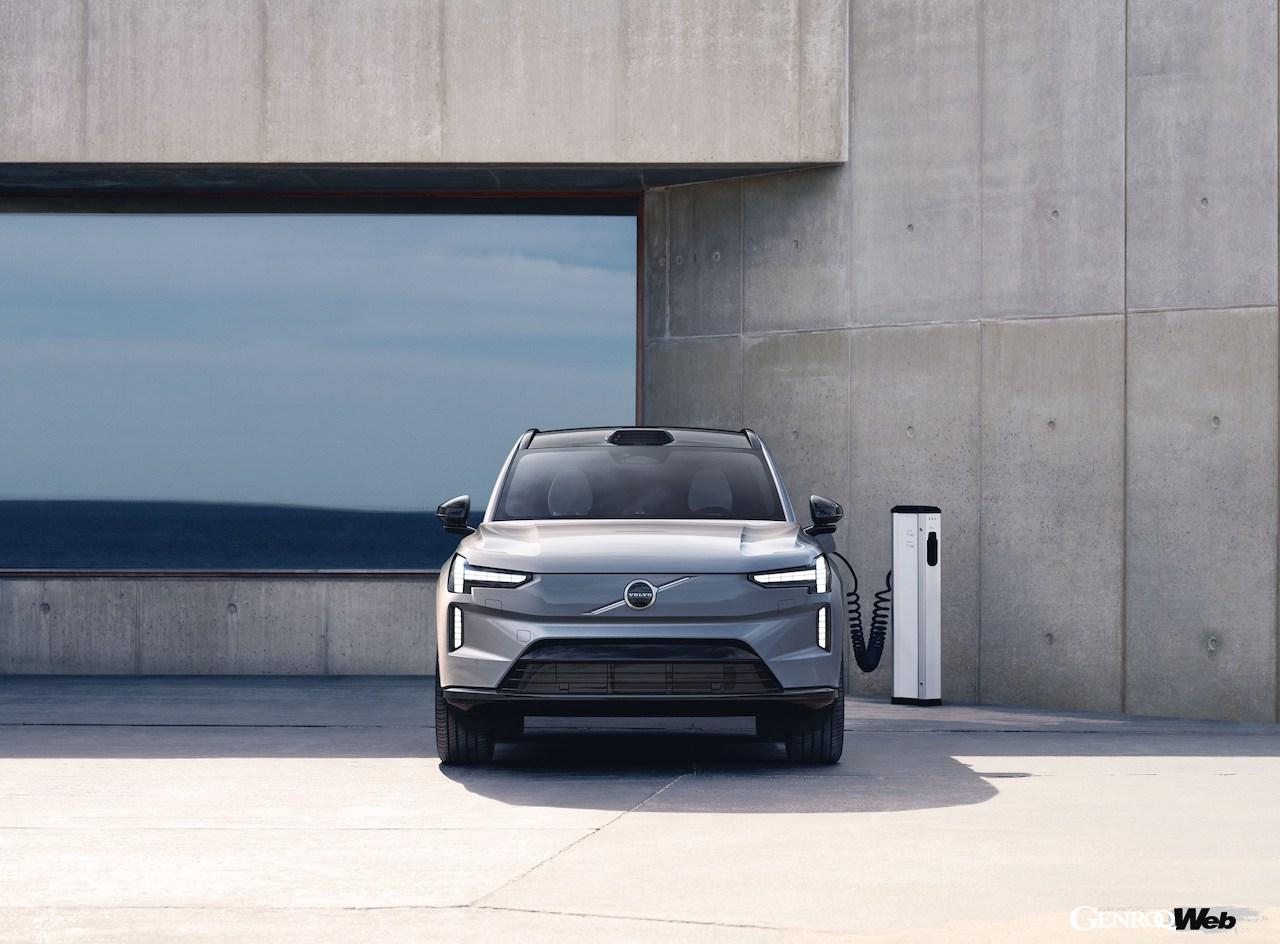 フル電動フラッグシップSUV「ボルボ EX90」のエクステリア。