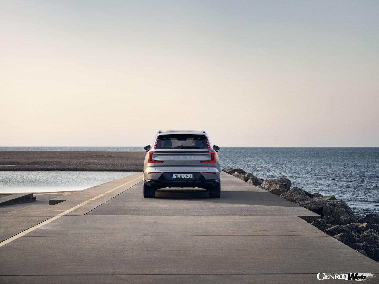 フル電動フラッグシップSUV「ボルボ EX90」のエクステリア。