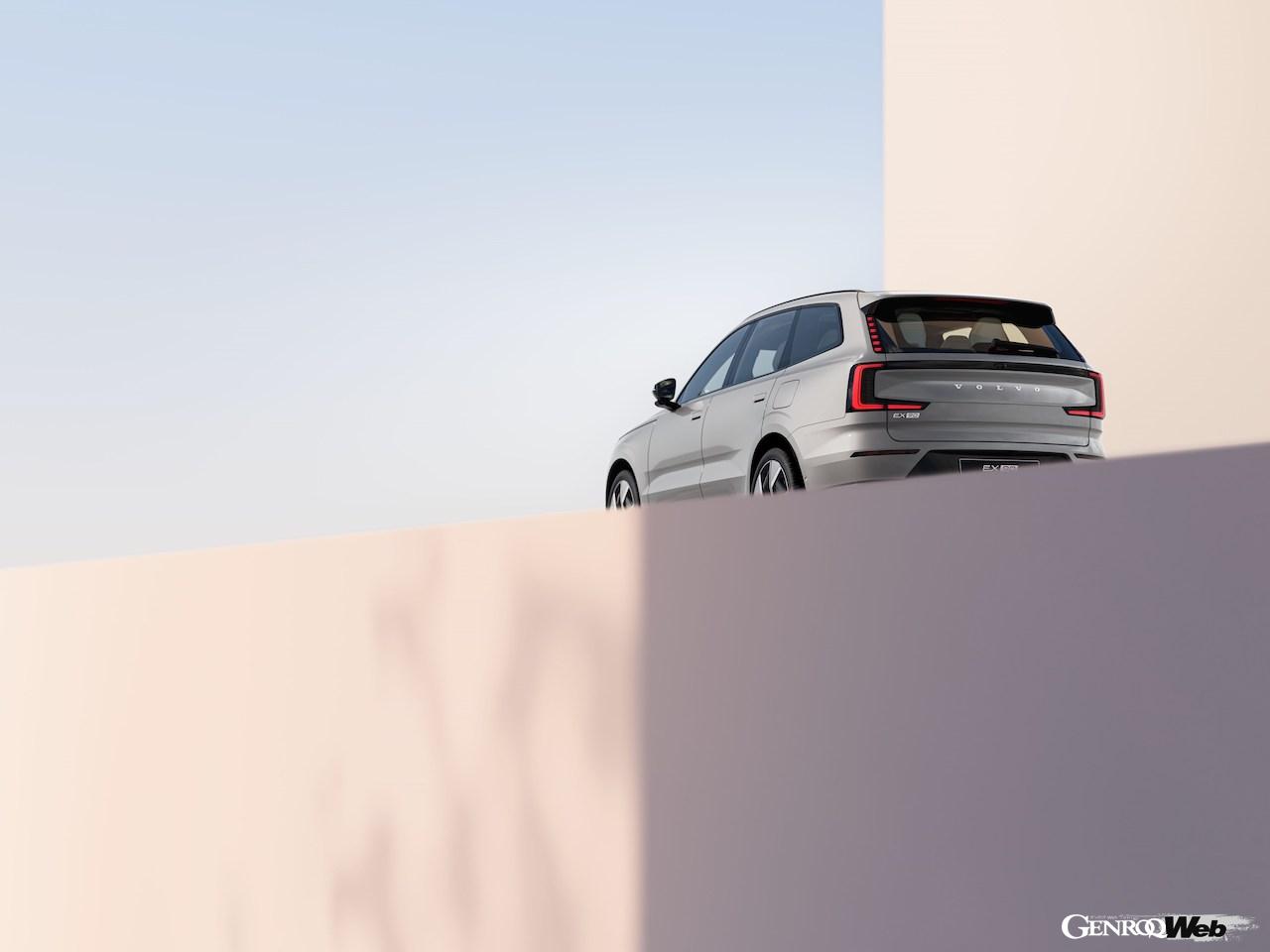 フル電動フラッグシップSUV「ボルボ EX90」のエクステリア。