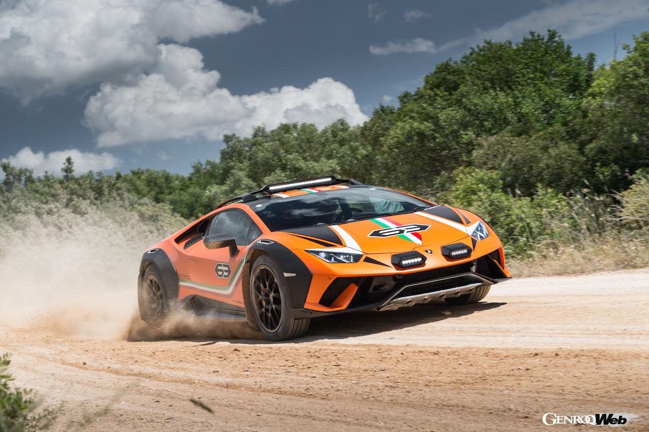 2022年11月30日、ランボルギーニ ウラカン ステラートは、アート・バーゼル・マイアミ・ビーチにおいて生産仕様がワールドプレミアされる。