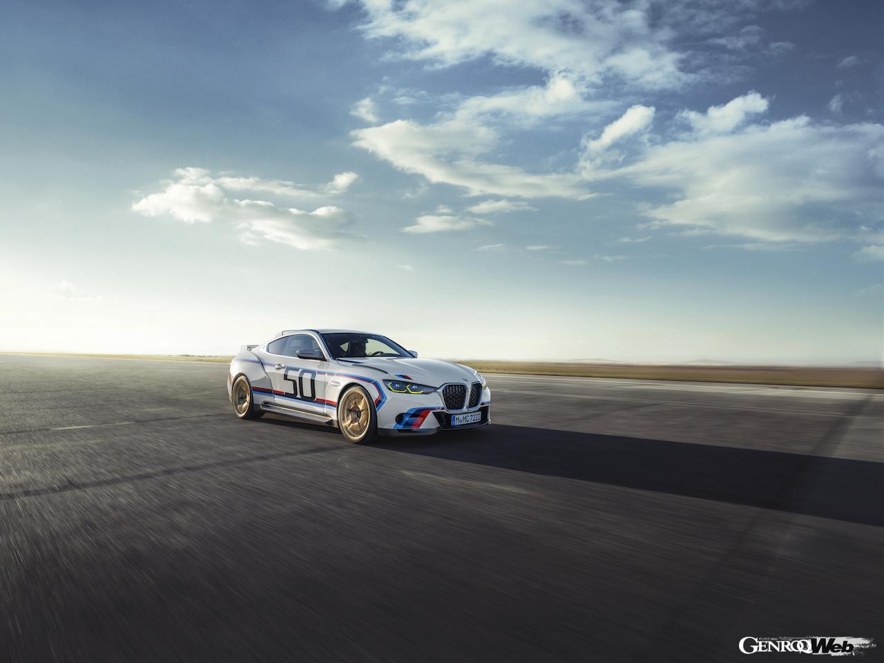 BMW M社50周年の最後を飾るスペシャルモデル「BMW 3.0 CSL」の走行シーン。