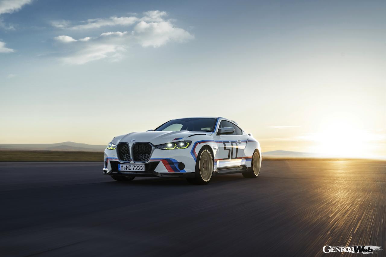 BMW M社50周年の最後を飾るスペシャルモデル「BMW 3.0 CSL」の走行シーン。
