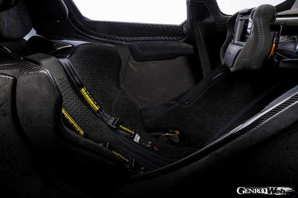 公道走行可能なプロトタイプレーシングカー「プラガ ボヘマ」のインテリア。