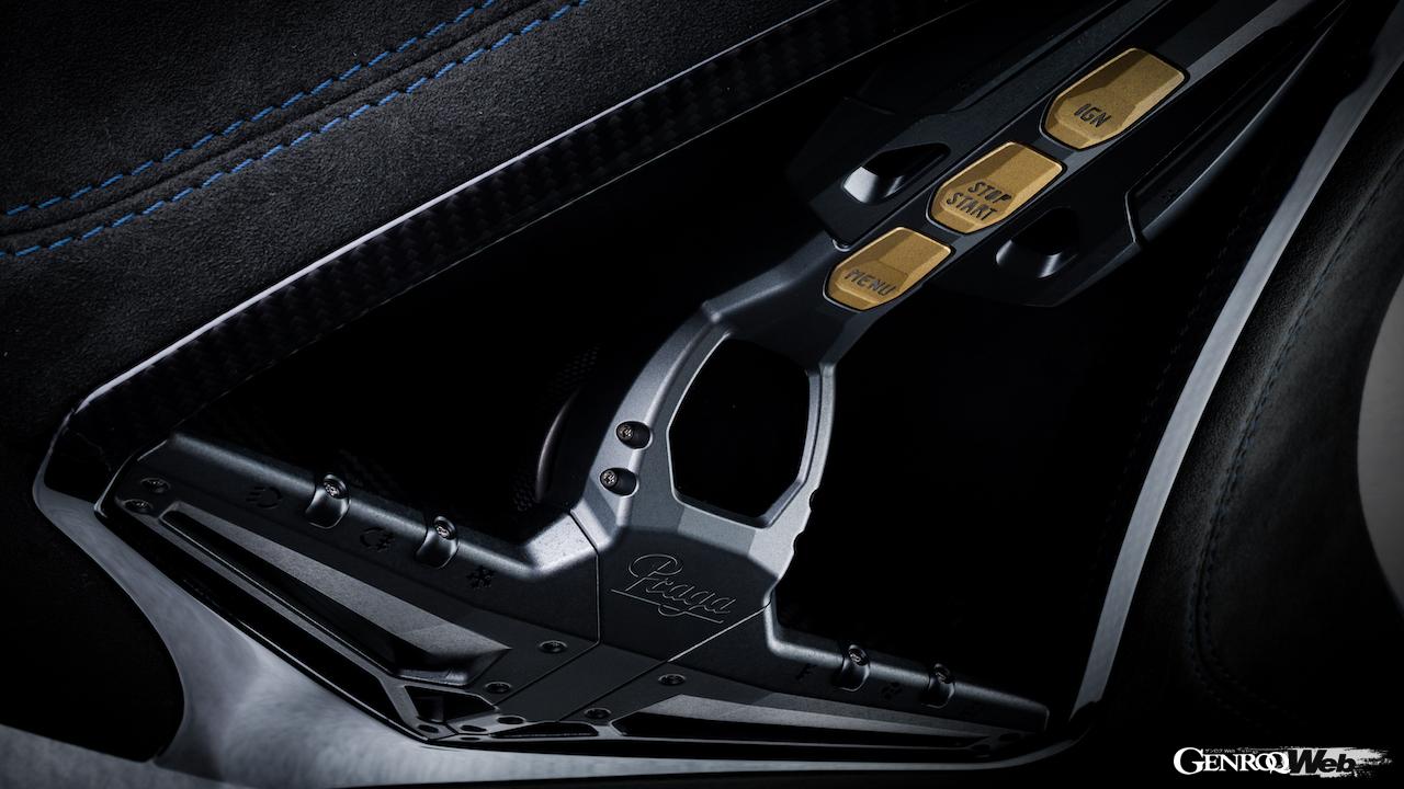 公道走行可能なプロトタイプレーシングカー「プラガ ボヘマ」のインテリア。