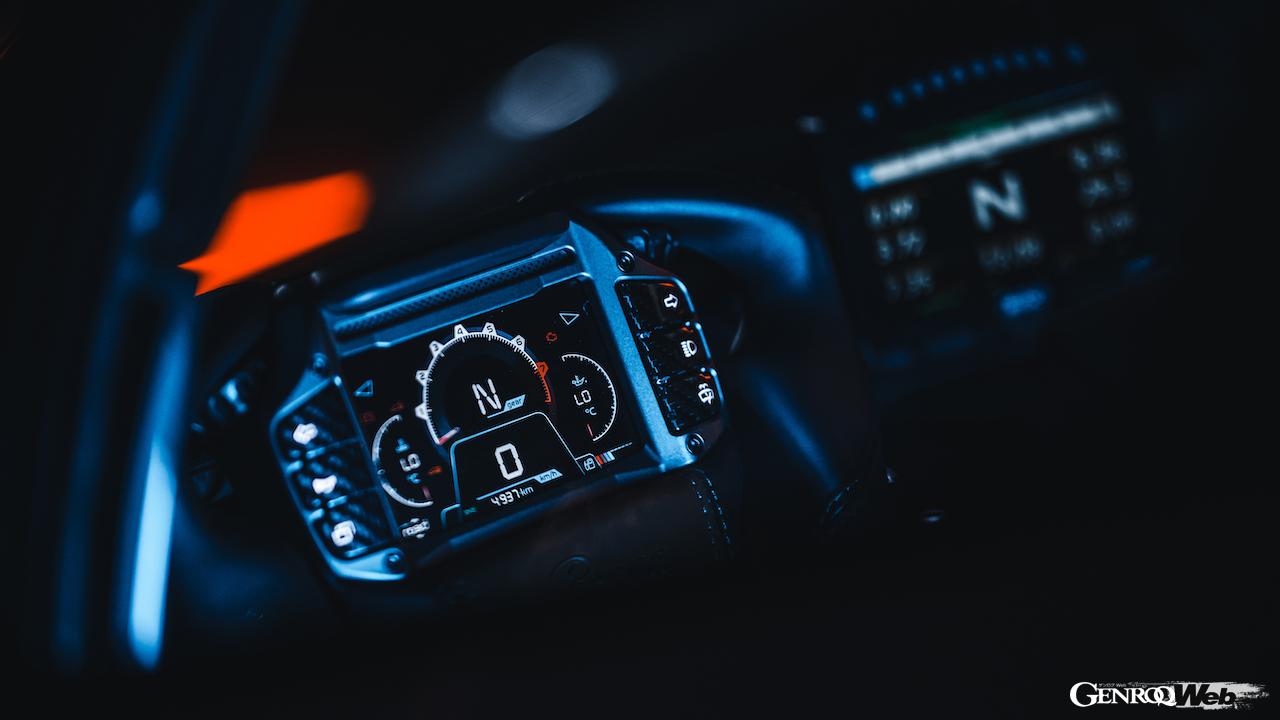 公道走行可能なプロトタイプレーシングカー「プラガ ボヘマ」のインテリア。