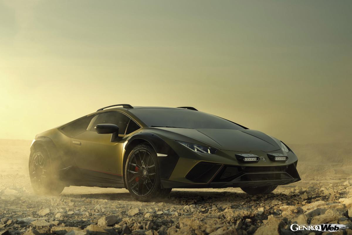 グラウンドクリアランスはウラカン EVOから44mmも高められ、トレッドはフロント30mm、リヤ34mm拡大された。