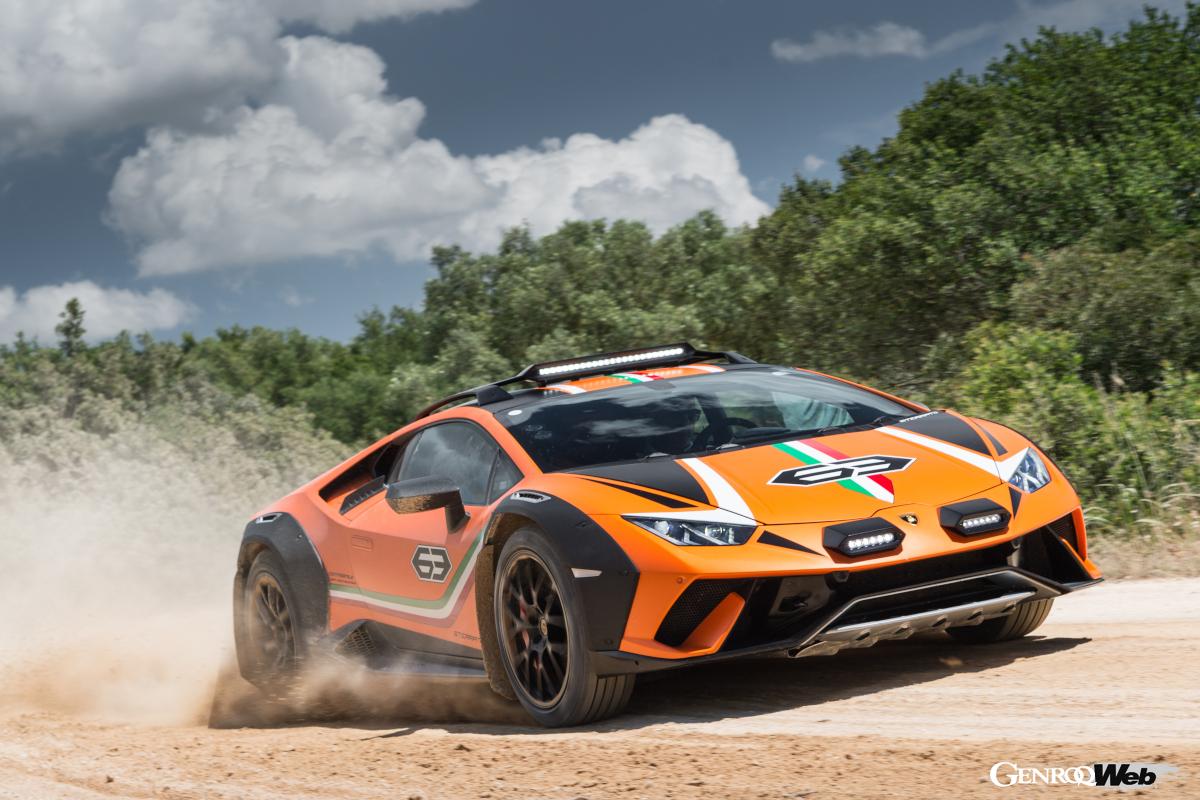 あらゆる地形・天候において、高速走行を可能にするのがウラカン ステラートのコンセプトだ。