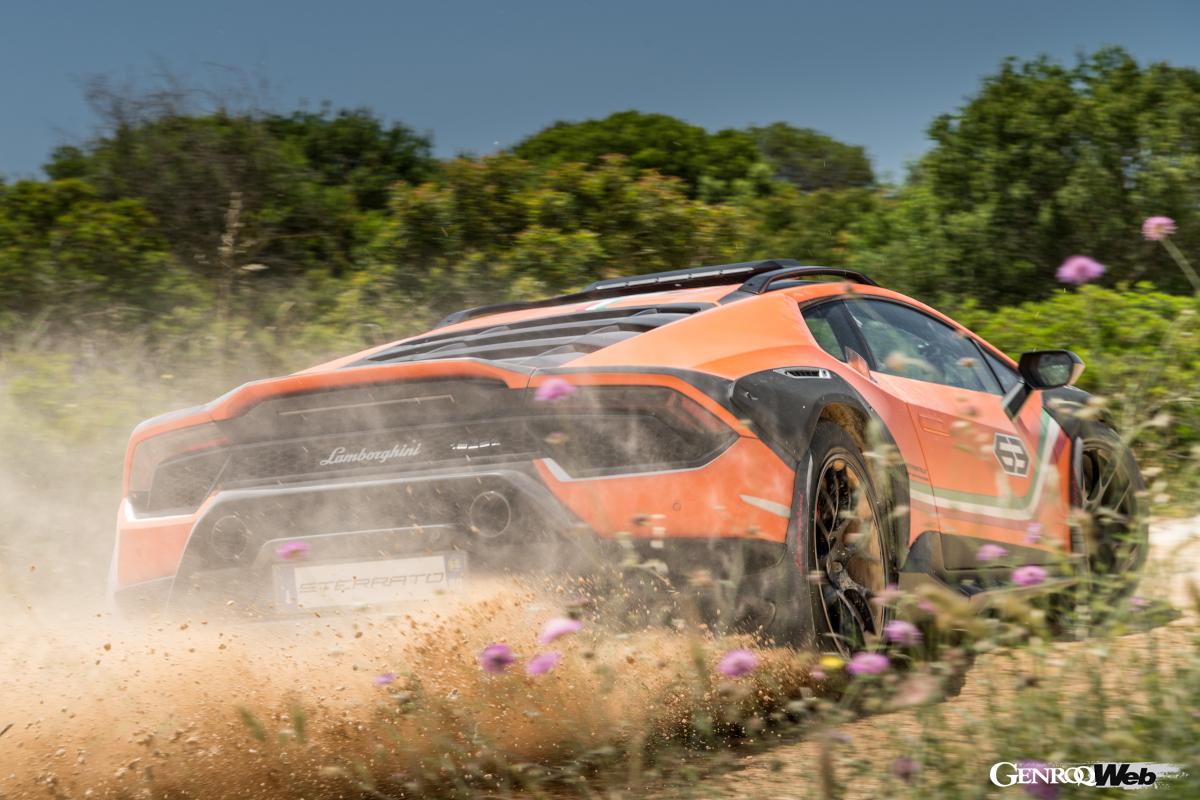 あらゆる地形・天候において、高速走行を可能にするのがウラカン ステラートのコンセプトだ。