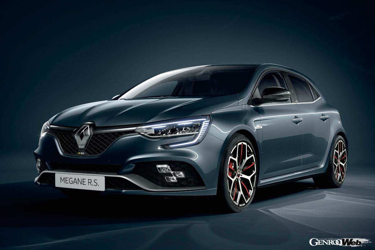 ともにサーキットでこそ最大の魅力を発揮するが、シビック・タイプRは最高出力だけでなく燃費面においても優秀。