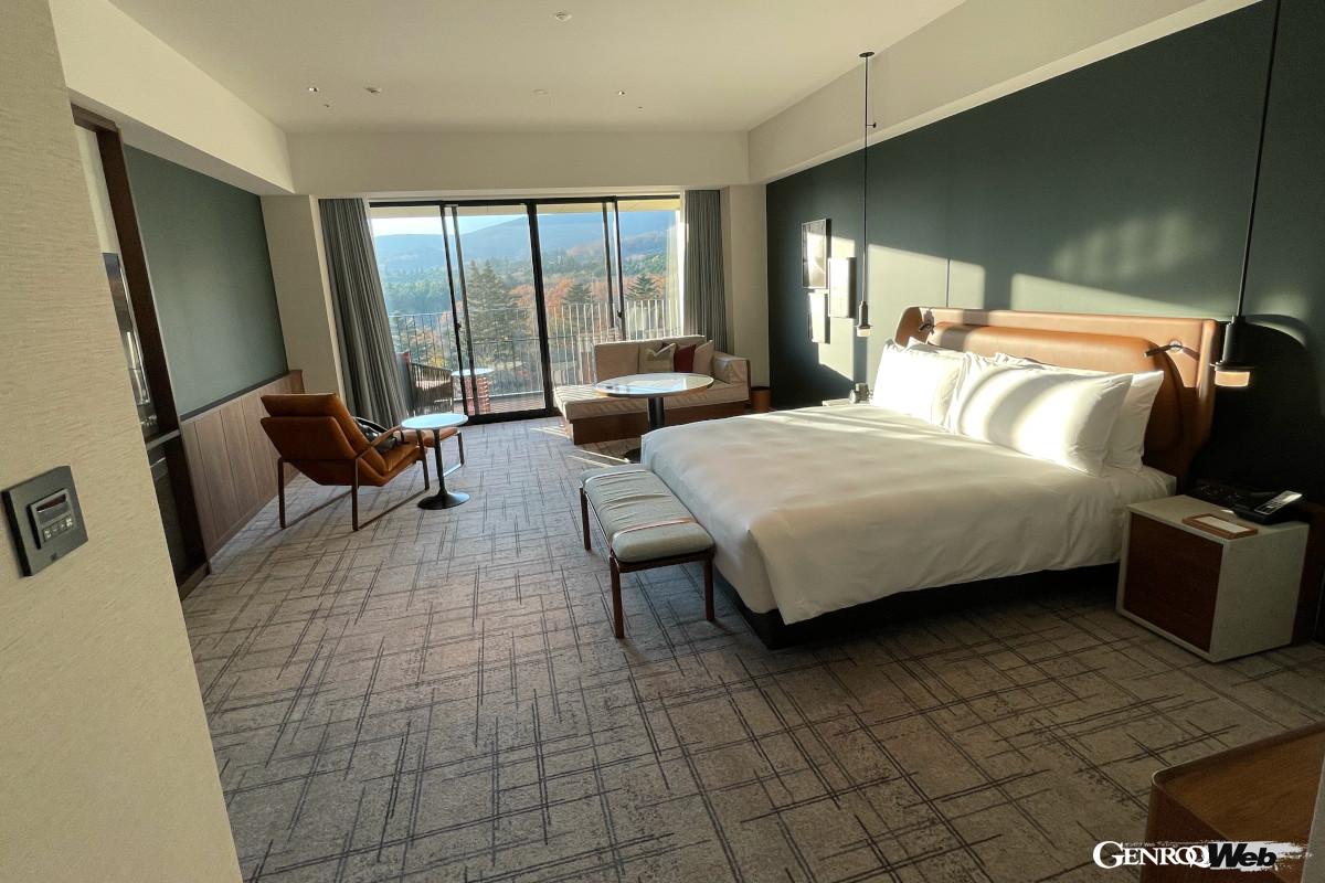 部屋はゆとりの広さ。富士ビューの部屋からは美しい富士山が見えます。