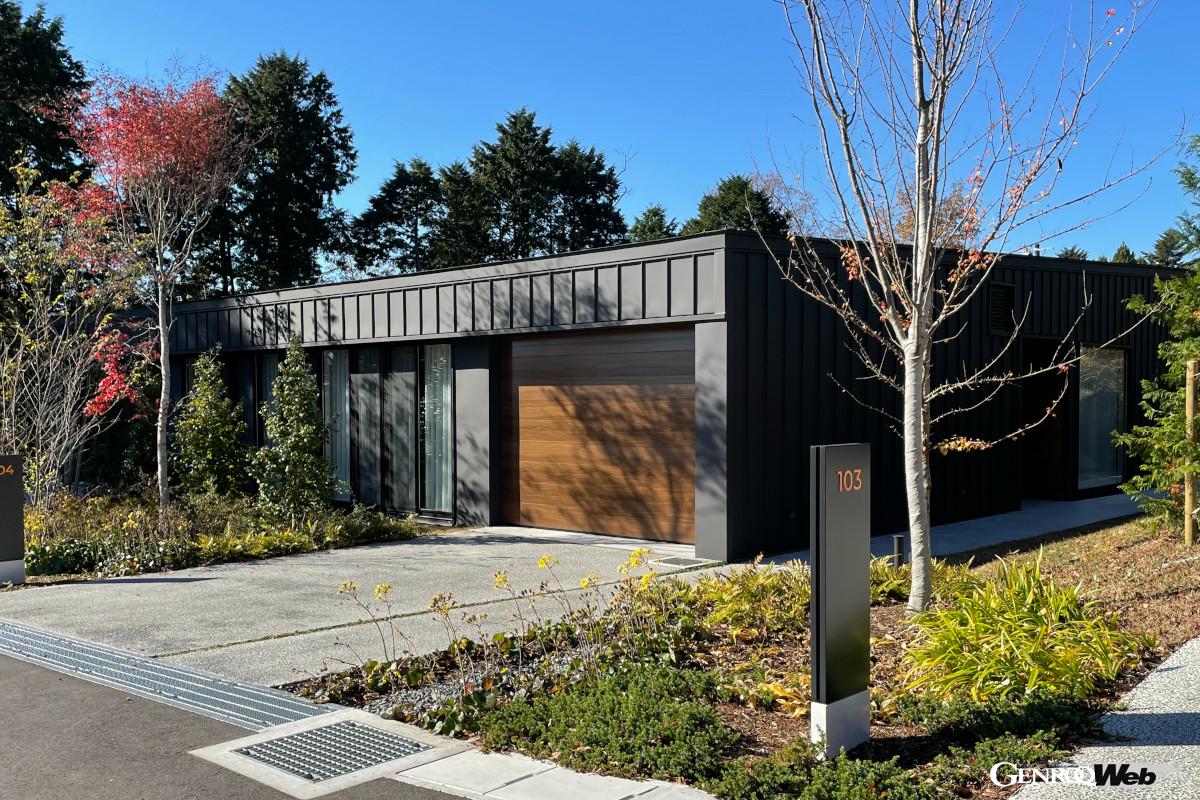 ガレージ付きのヴィラもあります。ガレージ付きなので愛車と共に宿泊できます。贅沢な休日にぜひ。