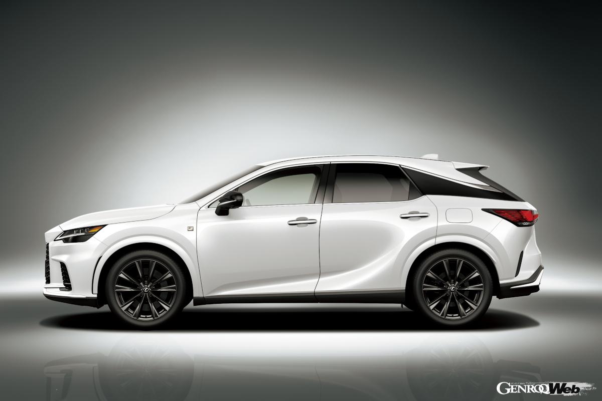 サイドビューはフード先端を上げ、バックウィンドウ後端を下げることで、水平的で低重心な姿勢を表現。