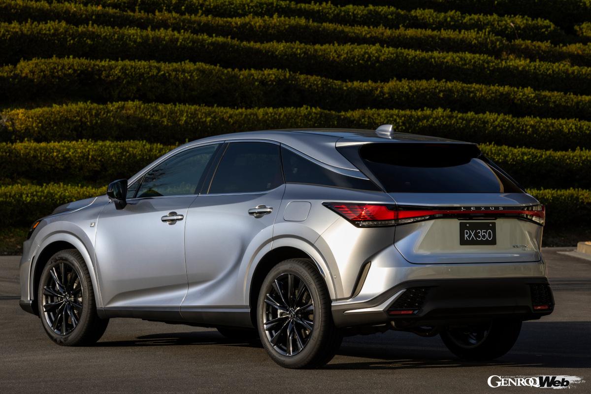 プラットフォームはカムリと同じ「GA-K」をベースにリヤ部分を新開発。ねじり剛性の高いリヤボディの骨格配置を採用した。