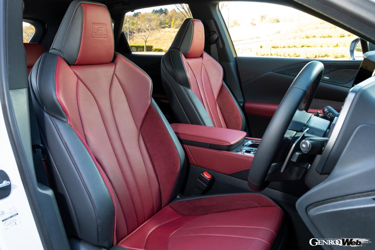 インテリアには、クルマとドライバーが直感的につながり、より運転操作に集中できるコクピット思想「Tazuna Concept」を導入した。