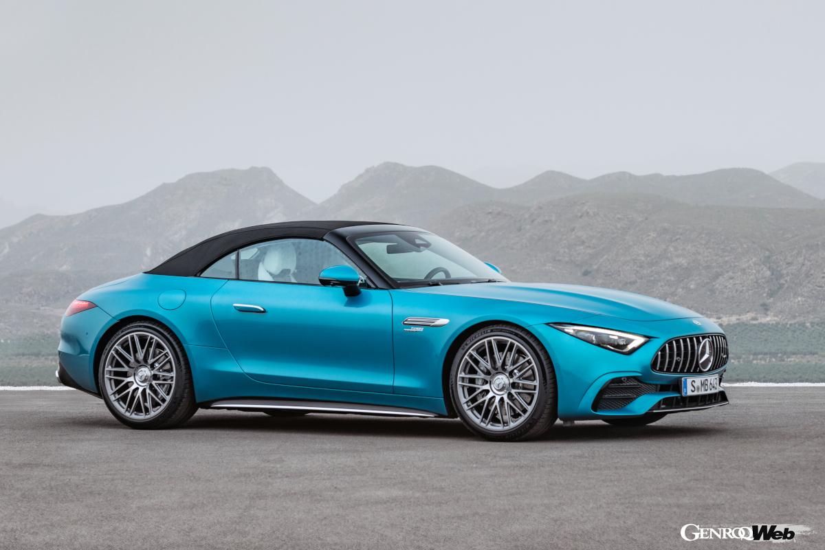 サイズがまったく異なるポルシェ911とメルセデスAMG SLの2台。全長で170mmも新型SLが上回っており、その差は歴然。