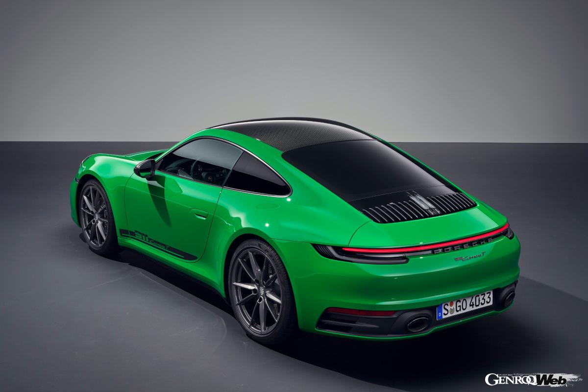 サイズがまったく異なるポルシェ911とメルセデスAMG SLの2台。全長で170mmも新型SLが上回っており、その差は歴然。