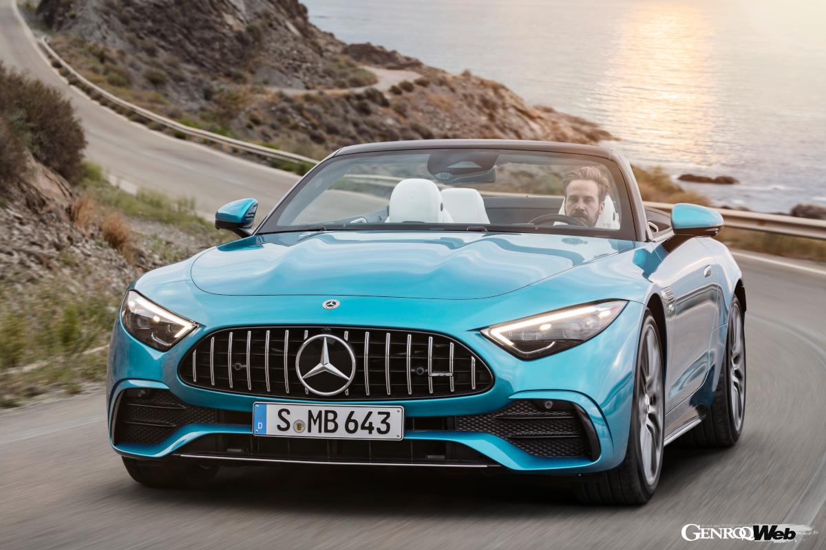 新型SLは2リッター直4ながら最高出力381PSエンジンを搭載。だが今回比較した先代SL550の4.7リッターV8は最高出力は435PSと高性能だ。