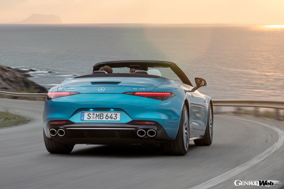専用プラットフォームに新開発の電動ターボを搭載するエンジンなど、大幅なブラッシュアップが施された新型SL。しかも先代では2シーターだったが新型では2＋2となった。